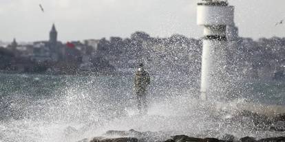 İstanbul için fırtına uyarısı: Saatte 75 km hızla esecek
