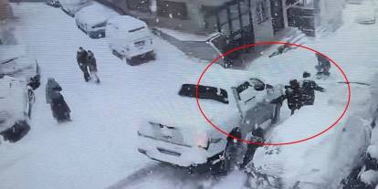 İstanbul'da kar faciası: Kayan kamyonet 2 kardeşi ezdi