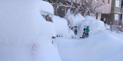 Karayoluna çığ düştü! Çok sayıda ekip sevk edildi