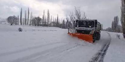 2 bin 851 yerleşim yeri ulaşıma kapandı: Doğu'da kar esareti