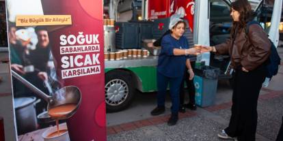 Karşıyaka Belediyesi’nden kış döneminde sıcak çorba ikramı