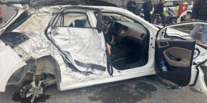 Yolcu otobüsü ile otomobil çarpıştı: Faciadan dönüldü