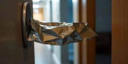 Kapı kollarına alüminyum folyo sarmak ne işe yarıyor? Evlerde yeni güvenlik alışkanlığı