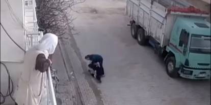 Mardin'de dehşet: Tanımadığı bebekli anneye ve 1 çocuğa saldırdı