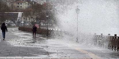 Tekirdağ'da sahil sular altında kaldı