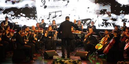Mersin Büyükşehir Belediyesi Kent Orkestrası yeni yılın ilk konserini verdi