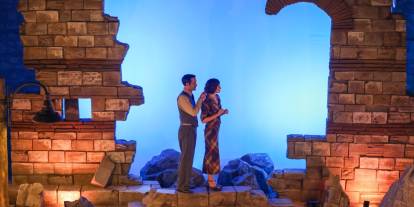 Bakırköy Belediye Tiyatroları’nın yeni oyunu “Ay Tedirginliği” Baruthane Sahnesi’nde prömiyer yaptı