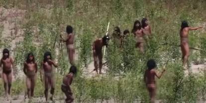 Amazon’un kalbinde ilk kez görüntülendi: Dünyayla teması olmayan kabile yakın planda