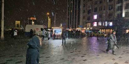 İstanbul'a beklenen kar geldi: Birçok yer beyaza büründü
