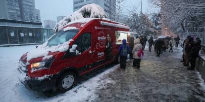 Bakırköy’de vatandaşlara sıcak çorba ikramı