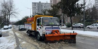 Bakırköy’de karla mücadele çalışmaları aralıksız devam ediyor