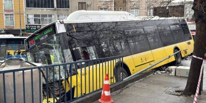 İETT otobüsü Esenler'de otoparka daldı
