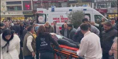 Sultanbeyli’de yaya kazası kamerada: Otomobilin çarptığı kadın takla attı