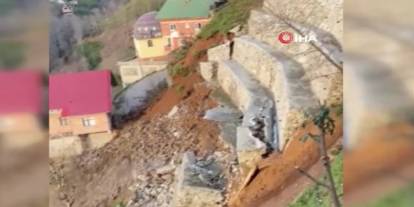 Rize'de istinat duvarı çöktü: 2 ev boşaltıldı