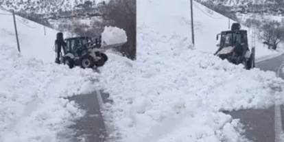 Van’da çığ düştü! Yola giriş ve çıkışlar kapandı