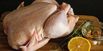 Mutfaktaki ezeli tartışma: Çiğ tavuk yıkanır mı? Uzmanlar o tehlikeye karşı uyardı