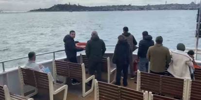 İstanbul Boğazı’nda korku dolu anlar: Vapurdan denize atladı, son anda kurtarıldı