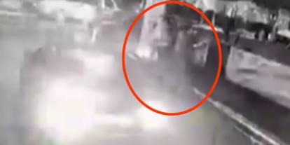 İstanbul'da polis memuru ve eşi sokak ortasında darp edildi! O anlar kamerada