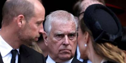 Buckingham’da sus payı depremi: Kraliçe, Prens Andrew için 7 milyon sterlin ödemiş