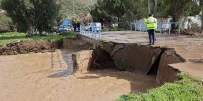 İzmir Büyükşehir Belediyesi’nin yağış seferberliği sürüyor