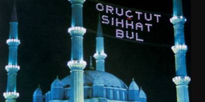 Asırlardır minareler arasında parlayan miras: Mahya sanatının bilinmeyen hikayesi