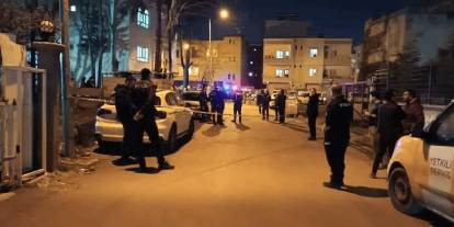 Uzun namlulu silahla sokak ortasında rastgele ateş açtı: Yaralılar var