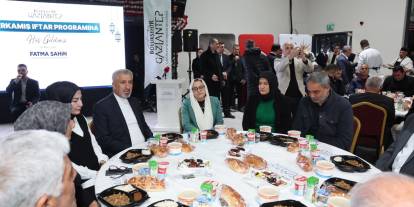 Gaziantep Büyükşehir Başkanı Şahin, Karkamış’ta vatandaşlarla iftarda buluştu