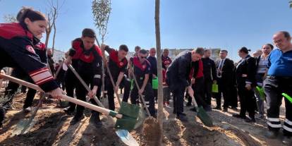 Bornova’da “İzmir İtfaiyesi Korusu” için ilk fidanlar dikildi