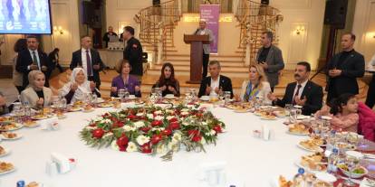 CHP lideri Özel Eskişehir’de kadınlarla iftar programında buluştu