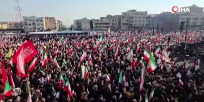 Tahran'da halk sokaklara indi