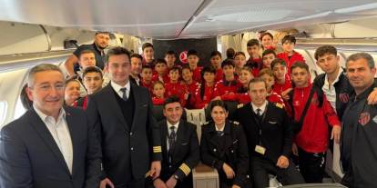 Katar’da mahsur kalan sporcu çocuklar ülkeye döndü