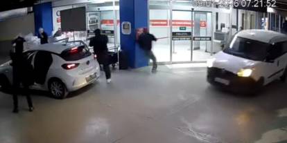 Kuyumcukent'te film gibi soygun: Uzun namlulu silahlarla saldırdılar