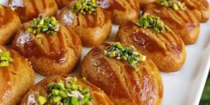 Bayramın vazgeçilmez şerbetli tatlısı: Pastane usulü kıyır kıyır şekerpare tarifi