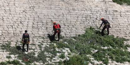 İHH, Halep Kalesi’nde temizlik ve bakım çalışması yaptı