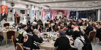 Ankara’da moto kuryeler iftar programında bir araya geldi