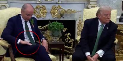 Beyaz Saray’da ilginç anlar:  İrlanda Başbakanı'nın Trump'la görüşmesi sırasındaki hareketi sosyal medyayı salladı