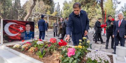 İzmir Kadifekale Şehitliği’nde 18 Mart anması dualarla gerçekleştirildi