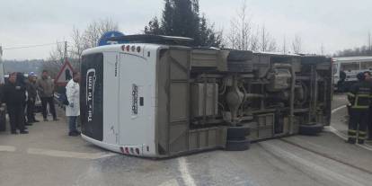 Yalova'da servis midibüsü devrildi: 1 işçi öldü, 20 yaralı