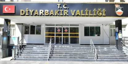 Diyarbakır'da polis aracı geçişinde EYP patlaması