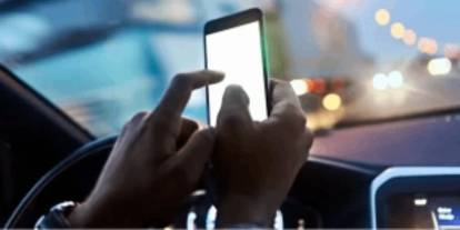 Trafikte cep telefonuna bakmak artık çok pahalı! İlk ihlalde para, tekrarda ehliyetin alınması cezası