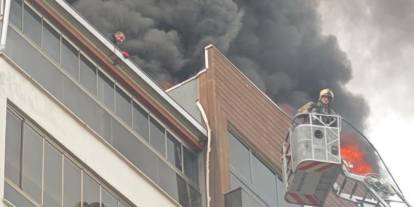 Bursa'da 8 katlı binada can pazarı: Alevler her yeri sardı