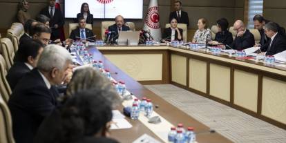 Sosyal medyaya yaş sınırı, doğum iznine yeni düzenleme: Meclis’te kritik süreç başladı