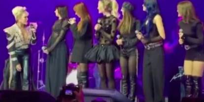 Ajda Pekkan’dan İstanbul'daki konserinde Manifest sürprizi