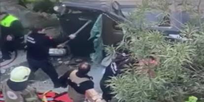 Kontrolden çıkan  araç merdivenlerden yuvarlandı