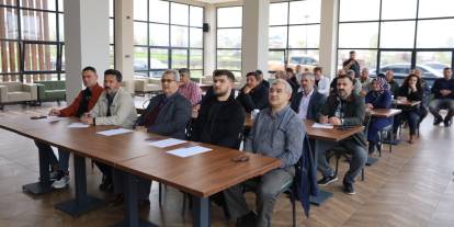 Bursa’da çiftçilere budama ve çilek yetiştiriciliği eğitimi verildi