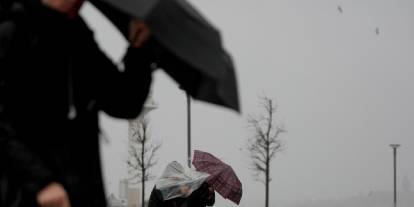 Sıcaklık düşüyor: Meteorolojiden sağanak ve kuvvetli rüzgar uyarısı! Bugün hava nasıl olacak?