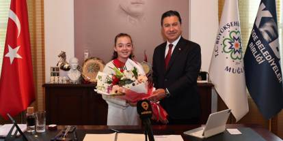 Muğla’da 23 Nisan’da başkanlık koltuğu Azra Özdemir’e devredildi