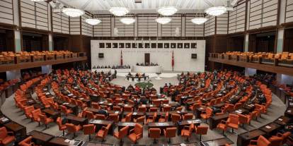 Doğum izni ve 15 yaş altına sosyal medya düzenlemelerini içeren teklif yasalaştı