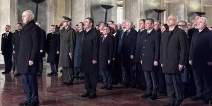 Devlet erkanı 23 Nisan'da Anıtkabir'de: Numan Kurtulmuş'tan dikkat çeken mesaj