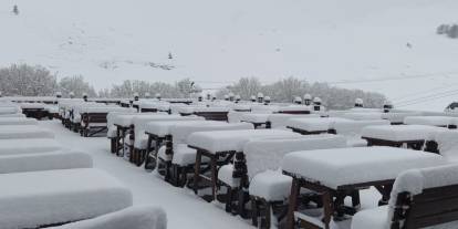 Nisan sonunda kış geri döndü: Bursa'da kar kalınlığı 1 metreye ulaştı